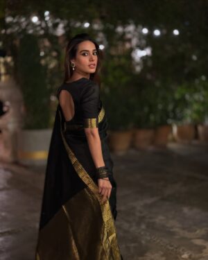 Iqra Aziz Instagram - 🍿