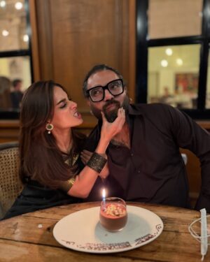 Iqra Aziz Instagram - Anniversary Dinner🦁
In my @thesaarigirl era🦭