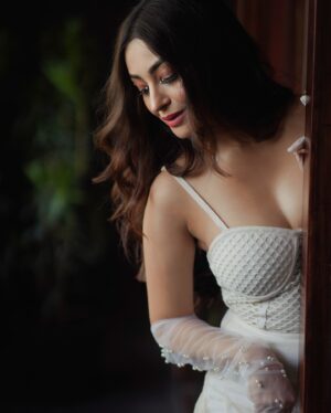 Ira Sone Instagram - Goldeneye ✨

@sone_space 
@pixelpassionfotography 
@pixellence_art 

#explore #explorepage #exploremore #explorer #portrait #goldenhour #portra400 #trending #actress #explorer 

(Portrait, trend, trending, explore, white dress, whiteonepice, portraitshoot)