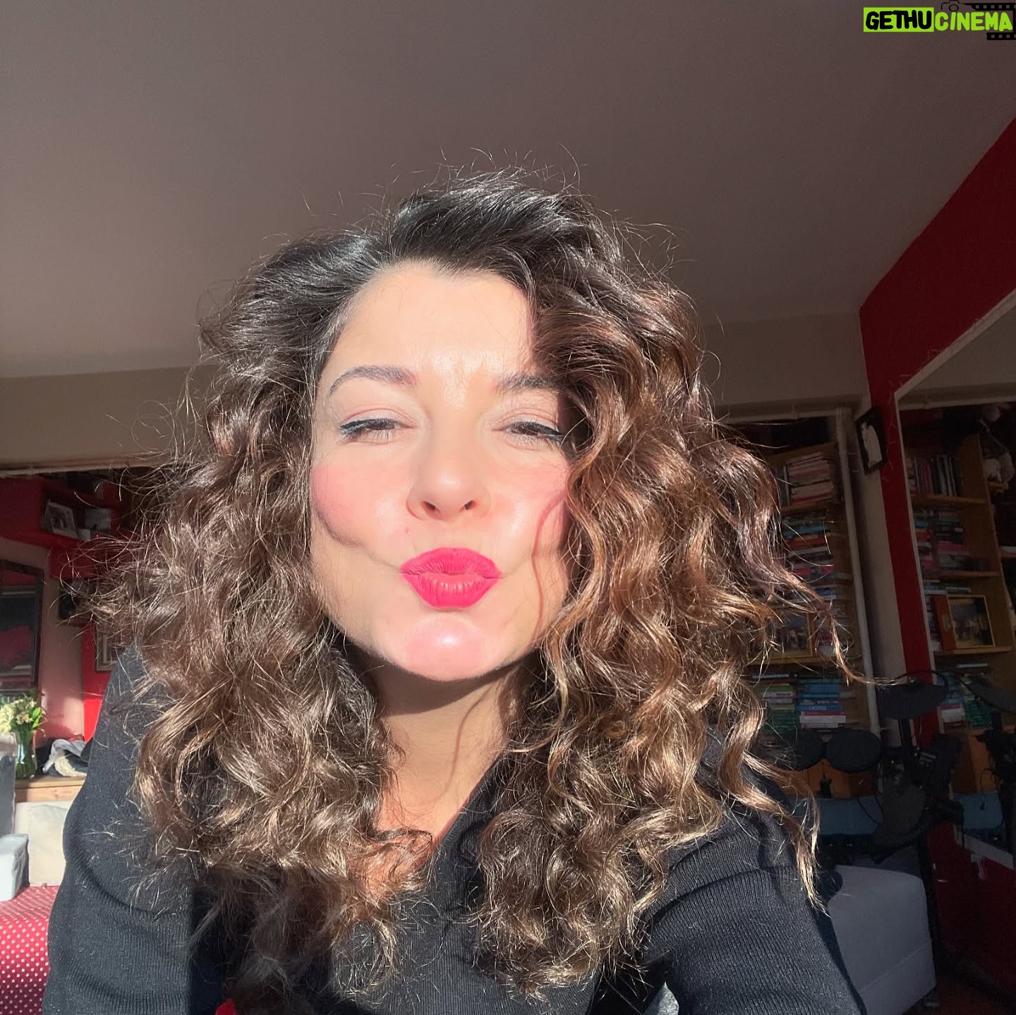 Irem Altug - 7.5K Likes - Sonunda beğenenlere öpücük var 😂❤️💋😘