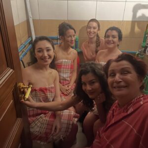 Irem Altug Instagram - Bir Gece Masalı hamam time 😂 ❤️