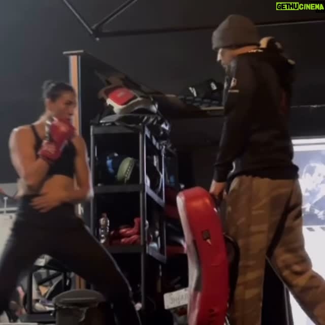 Irene Aldana - 7.8K Likes - Manoplas en @lobogymma con @franciscograssolobo
#tb Camp para #nocheufc
Años sacando las peleas con múltiples lesiones en mi brazo izquierdo… pero lo logramos!….
Por ahora toca una importante etapa de reparación… pero contenta por lo que venga
#ufc #mma #painbussiness #mmalife #deporte #mixedmartialarts #mexico