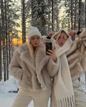 Isadee Jansen Instagram - take your bestie to lapland 🌅