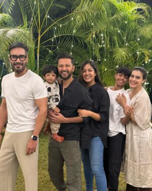 Ishita Dutta Instagram - Cheers to 2025: A year to dream bigger, laugh louder, and shine brighter! 🌟 Let’s make it unforgettable. 🥂✨