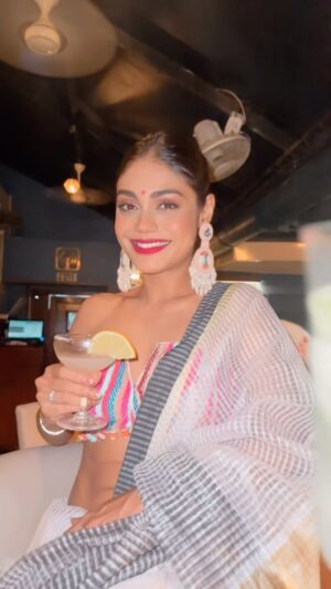 Ishita Ganguly Instagram - Cheers to good times with favourite person!! ❤️
.
.
#trending #explorepage #reelitfeelit #bonggirl #partytime #reelsdaily #sreejitade