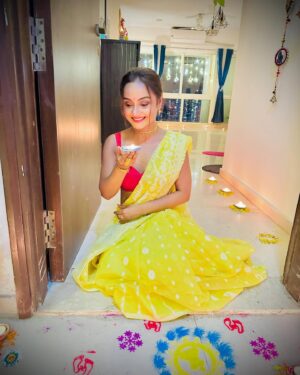 Ishita Ganguly Instagram - 🪔💛❤️🌸🌼🌟💫🪔✨🪷❤️🧿

#happydiwali _______💛🌟❤️

#love #light #peace 🧿