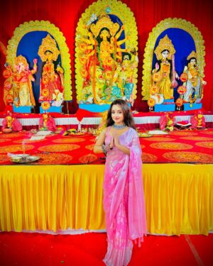 Ishita Ganguly Instagram - আবার এসো মা ___🙏🌸🔱🪷👣🧿

#durgapuja #durgotsav2024 #maa _____🙏🌸🔱🪷👣🧿
#love#peace #harmony #wisdom 

#duggadugga 🪷🪷🧿

@shrianandadhara7

Pc: @navinsinghb 📸