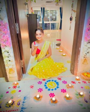 Ishita Ganguly Instagram - 🪔💛❤️🌸🌼🌟💫🪔✨🪷❤️🧿

#happydiwali _______💛🌟❤️

#love #light #peace 🧿