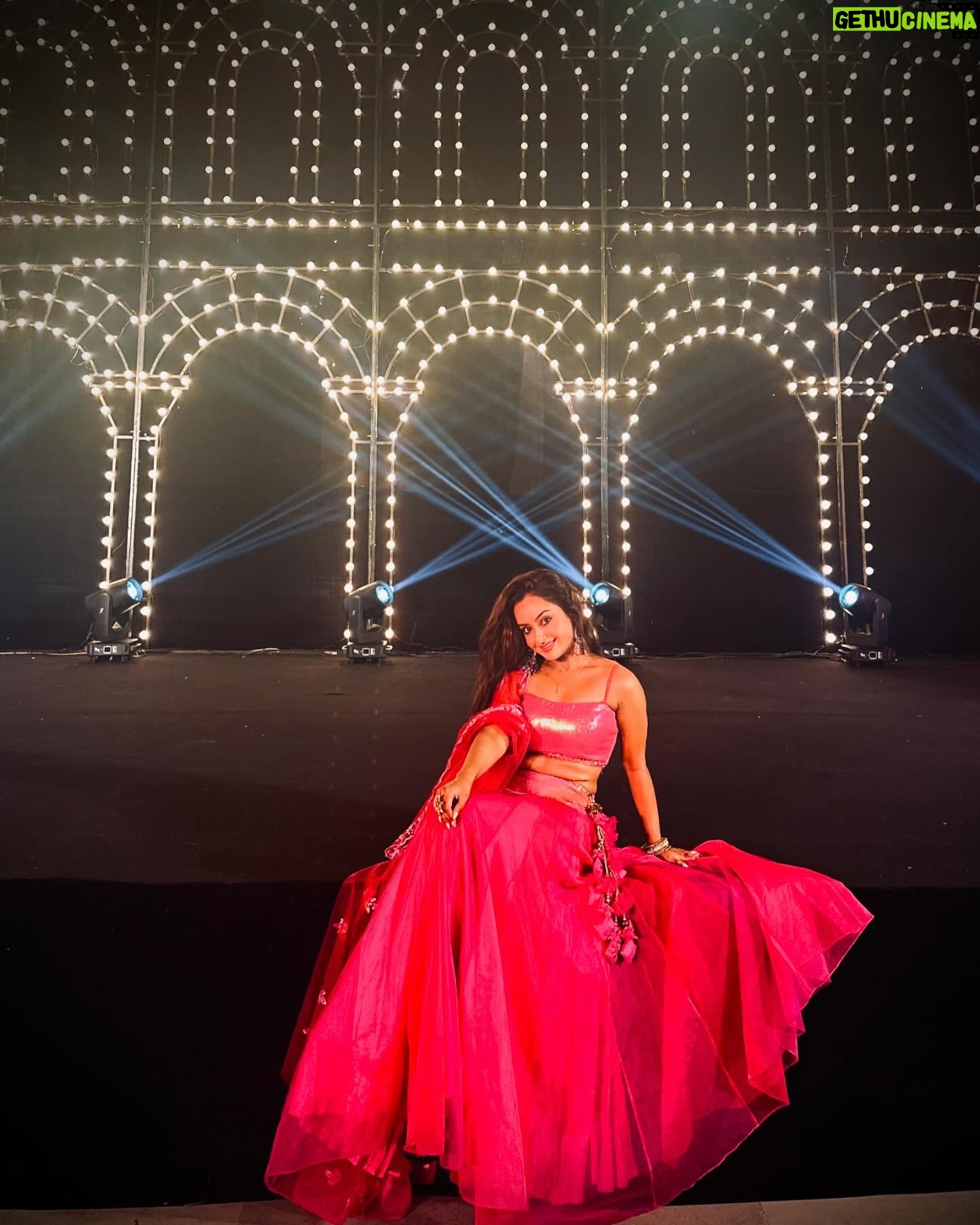 Ishita Ganguly - 3.2K Likes - 🩷✨🌷✨🧿💫______थोड़ी Filmy तो हुन 🫰✨🩷🤭🦋😉
#bollywoodnight #sangeet ✨🩷
#sangeetoutfit #indianwear #sreejitamichaelwedding 🩷✨
Pc : @christin_bp86 🩷✨
Wearing : @nidhikurda 🩷✨