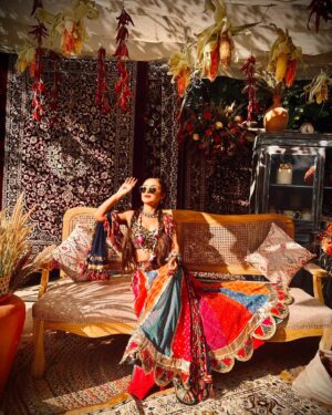 Ishita Ganguly Instagram - 🍁✨😎🧿

#bohovibes ____🍁✨🍁💛

#mehndi #wedding #sreejitamichael❤ #goa 

Styled by : @nidhikurda 💛

Pc: @riya.bami 💛