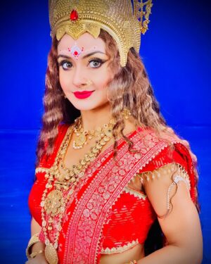 Ishita Ganguly Instagram - मां आदिशक्ति______🔱❤️🪷🧿🙏

#matasaraswati #hariomapp #atrangitv #nowstreaming 
#download #subscribe #mythology #webseries 

@vibhuagarwalofficial @niveditabasu @angirrav @vijayyadav_0510 @hariom_app @atrangiiapp 

_______ #gratitude 🙏🌺