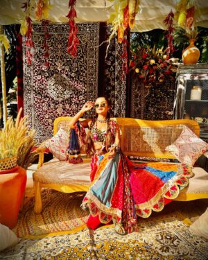 Ishita Ganguly Instagram - 🍁✨😎🧿

#bohovibes ____🍁✨🍁💛

#mehndi #wedding #sreejitamichael❤ #goa 

Styled by : @nidhikurda 💛

Pc: @riya.bami 💛