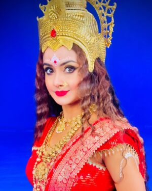 Ishita Ganguly Instagram - मां आदिशक्ति______🔱❤️🪷🧿🙏

#matasaraswati #hariomapp #atrangitv #nowstreaming 
#download #subscribe #mythology #webseries 

@vibhuagarwalofficial @niveditabasu @angirrav @vijayyadav_0510 @hariom_app @atrangiiapp 

_______ #gratitude 🙏🌺