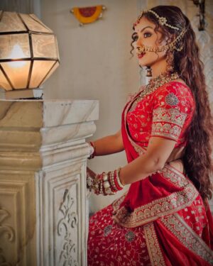 Ishita Ganguly Instagram - छुपे हैं कईं राज _____कुछ किरदार……🧿🥀🔥🌹✍️

बहुत जल्द____”बड़ी हवेली की छोटी ठकुराइन”

From 27 th January 9pm  only on @shemarooumang 

pc: @tiwarinishtha493 ♥️✨

@raghuvir.shekhawat sir @sagar_hosaamani @amit.sharma2811 @dilip.ku.mar @iamrjsaurabh_____ 🔱🧿♥️✨🙏

#chamkili #badihavelikichhotithakurain #shemarmooreumang #actorslife 🎥🧿