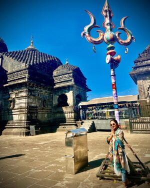Ishita Ganguly Instagram - आपका बुलावा  आया बाबा ________🙏🔱🤍🧿

त्रिशूलधारी______🔱🧿🕉️

ॐ नमः पार्वती पतये, हर-हर महादेव _____🙏🤍🪷🪻✨🕉️

त्र्यम्बकेश्वर ज्योर्तिलिंग मन्दिर_______gratitude🙏🧿

#jaishivshankar #jaishivshambhoo #harharmahadevॐ #2025 

May Mahadev bless us all __🕉️🙏🤍🧿🔱🦋