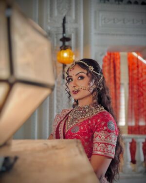 Ishita Ganguly Instagram - छुपे हैं कईं राज _____कुछ किरदार……🧿🥀🔥🌹✍️

बहुत जल्द____”बड़ी हवेली की छोटी ठकुराइन”

From 27 th January 9pm  only on @shemarooumang 

pc: @tiwarinishtha493 ♥️✨

@raghuvir.shekhawat sir @sagar_hosaamani @amit.sharma2811 @dilip.ku.mar @iamrjsaurabh_____ 🔱🧿♥️✨🙏

#chamkili #badihavelikichhotithakurain #shemarmooreumang #actorslife 🎥🧿