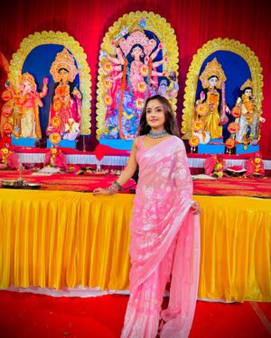 Ishita Ganguly Instagram - আবার এসো মা ___🙏🌸🔱🪷👣🧿

#durgapuja #durgotsav2024 #maa _____🙏🌸🔱🪷👣🧿
#love#peace #harmony #wisdom 

#duggadugga 🪷🪷🧿

@shrianandadhara7

Pc: @navinsinghb 📸