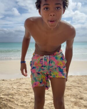 Issa Rae Instagram - The last time me and my four siblings traveled for vacation with our mom was… never? It was such a blessing to make new memories and to watch them be loving, fun, patient parents, partners, uncles, aunties and grandparents. 
—
@playacarpalaceofficial 
#PlayacarPalace 
#TropicalEscape
#ResortLife
#ThePalaceLife