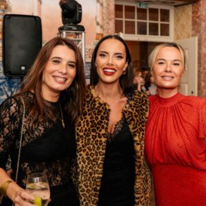 Iva Domingues Instagram - Oh…what a night to remember! 
50 do Babá 🥳
#epic

Make up @martacruz_makeup_ 
Hair @maryjane.hairstylist
