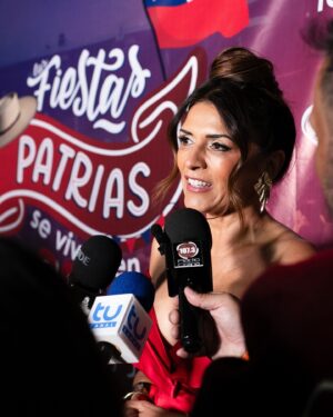 Ivette Vergara Instagram - ¡2025, agárrate porque no me para nadie💥 Este año no me detengo hasta alcanzar el éxito que merezco ✨🙏🏼🔥 Ideas frescas, actitud imparable y las ganas de comerse el mundo. 🚀✨ ¿Quién se apunta a hacer historia conmigo? Las leo!!! ✨🔥♥️

#ivettevergara2025 #VoyConTodo #ÉxitoSinFronteras #arribamujeres