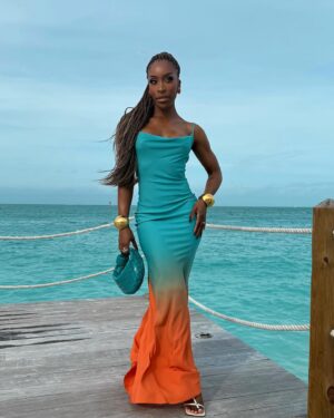Jackie Aina Instagram - a different type of Christmas but a merry one nonetheless 🙏🏾 
thank you to all the beautiful Black women who helped me remain looking beautiful this year. @fisayolonge sent me this custom @kaicollective dress months ago and I could not wear it until I had the perfect occasion! I’ve found that occasion now and it was well worth the wait 😘 merry Christmas everyone! 🤎
