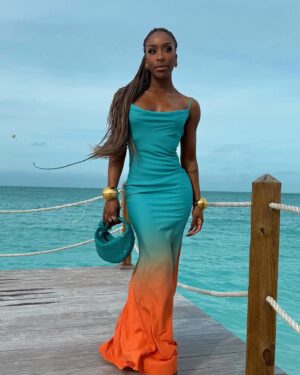 Jackie Aina Instagram - a different type of Christmas but a merry one nonetheless 🙏🏾 
thank you to all the beautiful Black women who helped me remain looking beautiful this year. @fisayolonge sent me this custom @kaicollective dress months ago and I could not wear it until I had the perfect occasion! I’ve found that occasion now and it was well worth the wait 😘 merry Christmas everyone! 🤎