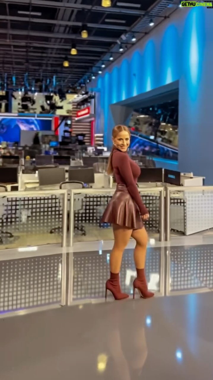 Jackie Guerrido - 12.1K Likes - Que el espĆritu de la Navidad siempre llene tu corazón de amor para ti y para los demĆ”s šš²! #holidays #grateful
