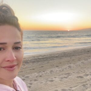 Jaina Lee Ortiz Instagram - No one teaches you how to grieve. 
Ohhh the journey of grief…

Memories and wonder, all wrapped in heart ache. Sometimes, peace. 

Time. Existence. Precious enough to feel everything all at once. 

To know you is to know love. 

Happy 59th heavenly Birthday, Mom 💛