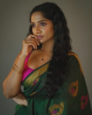 Jamie Lever Instagram - 🪴
📷 @mayurshedgephotography 
HMU @makeup.artist.anusha