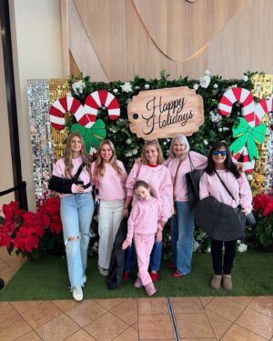Jamie Lynn Spears Instagram - perfect instagram holiday🧸🎄🎁

(not pictured: the spilled hot chocolate, unavoidable outfit arguments, random pieces of wrapping tape sticking to you & everything, bringing trashcan to end of driveway & scratching your brand new 2025 car 1 day fresh off the lot, the REAL magic of the elf, my sleepover at the hospital, that AMEX bill, washing/drying/styling your teenager’s hair bc she had surgery, sugar meltdowns, the anxiety of forgetting someones gift, the constant runny snotty noses, shoes that don’t fit, what’s sleep anyway, etc….)