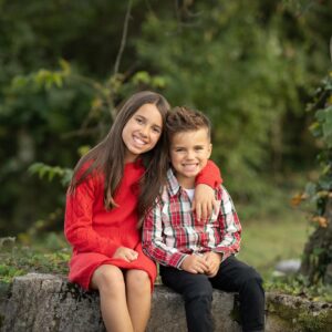 Jana Kramer Instagram - Merry Christmas from the Russell’s ♥️🎄. Wishing you and your family a beautiful day.