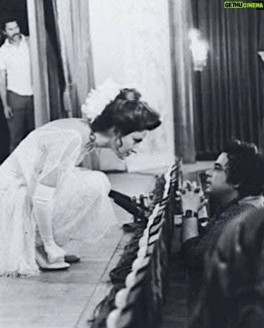 Jane Seymour - 8.5K Likes - Today, we say goodbye to a true visionary. Jeannot Szwarc was not just a brilliant director but a kind and generous soul. He gifted us many timeless stories, including Somewhere in Time, a film that changed my life forever. May his memory be a blessing, and may his artistry live on in our hearts.