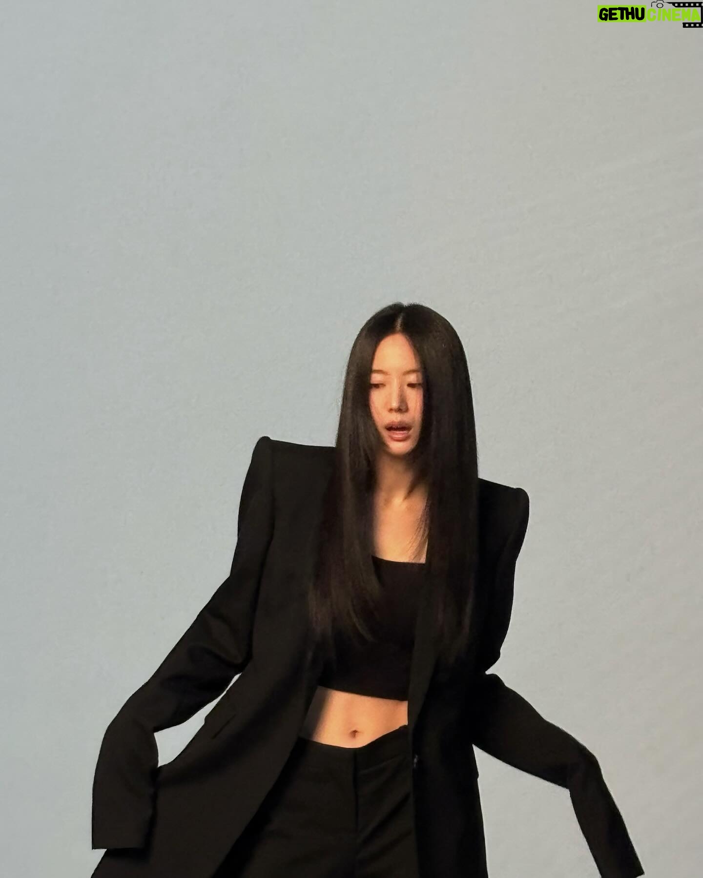 Jang Gyu-ri - 171.5K Likes -