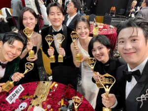 Jang Na-ra Instagram - 따스하고 너그러운 시선으로 봐주신 많은 분들 덕분에 지금까지 올 수 있었고, 훌륭한 팀을 만나 큰 상을 받을 수 있었습니다.
 진심으로 진심으로 정말 감사합니다...❤️

행복한 성탄절 되시기를, 내년엔 더욱 건강하시고 기쁨이 가득하시기를 간절히 기도 하겠습니다!!