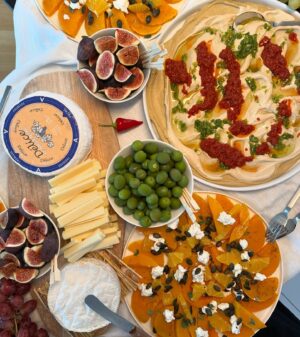 Janina Uhse Instagram - Birthday feast 🍇🧆🌶️ 
Danke für die lieben Glückwünsche ❤️