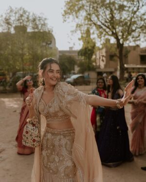 Janki Bodiwala Instagram - Wedding bells 🔔 2024 #groomsfriendbridesfriend 

Stylist - @styleitwithniki 
Outfit - @studio.mikukumar 
Jewellery - @ak_zaveri 
Clicks - @malharkjani & team
Hair by @evara_099