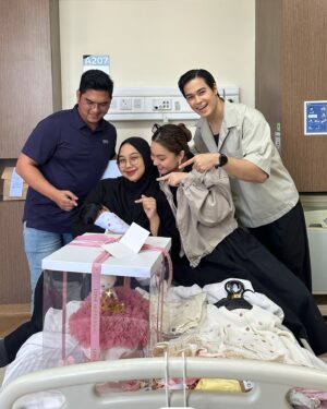 Janna Nick Instagram - Manifesting 2025!
It hits differently when your best friend of 23 years has a baby. Ingat kecik kecik mandi sama sama,
main sama sama, sekarang dia dah jadi mak dah!
I’m truly happy for you, baby @aidaleana_ .
semoga baby Diana Rose tumbuh membesar dengan cantik,comel,bijak ,cerdik, tegas, rajin , pembersih macam ummi dia , tenang dah sopan macam abah dia hahhahah.