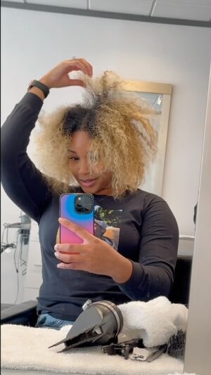 Jasmine Luv Instagram - NEW HAIR ALERT 🚨‼️✂️💁🏽‍♀️ What yall think? You know I love switching things up 😝
Hair: @colorculturehairartistry
#bob #blondebob #haircut #blondehair
