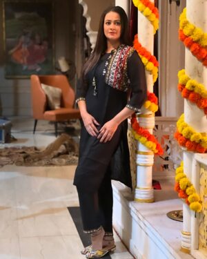 Jaswir Kaur Instagram - Simple and Elegant 😍
Wearing @erisha_brand