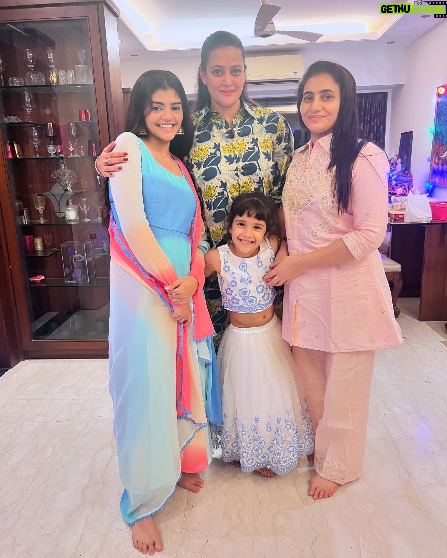 Jaswir Kaur - 4.2K Likes - Our Happiness 🥳
Our Family 😍
#festive #season #bright #light #colourful #happy #faces #beautiful #souls #bonding #smiles #together #blessings #cherishing #blessed #gratitude ♥️🧿