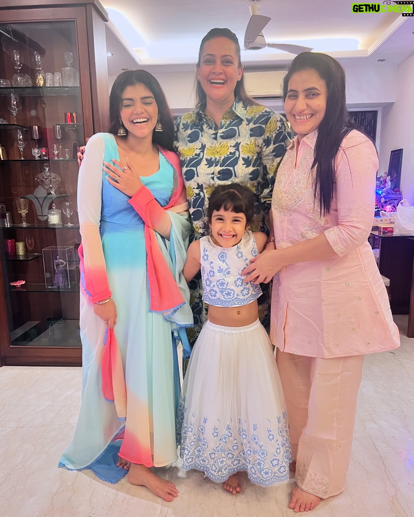 Jaswir Kaur - 4.2K Likes - Our Happiness 🥳
Our Family 😍
#festive #season #bright #light #colourful #happy #faces #beautiful #souls #bonding #smiles #together #blessings #cherishing #blessed #gratitude ♥️🧿
