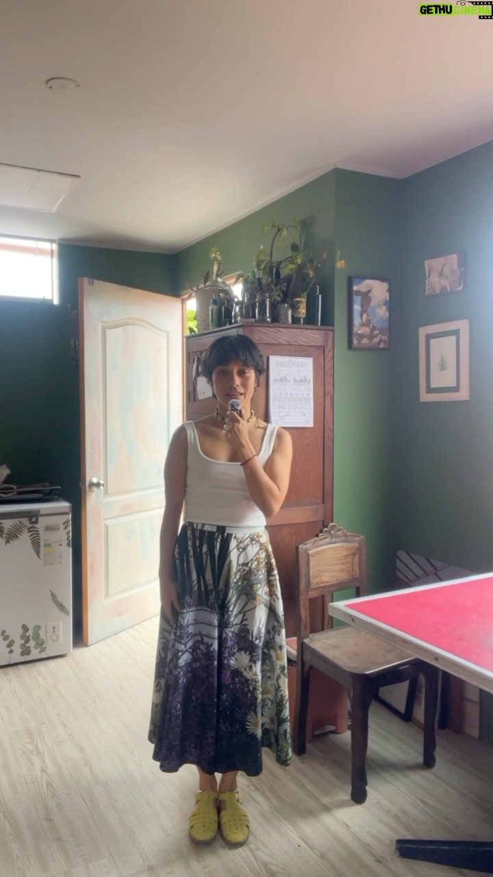Jely Reategui - 14.8K Likes - Enero es mi mes de celebración nacimientera tukituki tukituki y le confié mi cumpleaños #37 a @mevoydeviajeofficial 💅✨🍷 Estoy contando los días (faltan 18 para el viaje y 22 pal santo) para entregarme como la chica a la que luis miguel le canta en su canción.
#mevoydeviaje #florianopolis #misdulces37