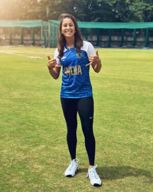 Jemimah Rodrigues Instagram - Loved wearing this current Indian Olympic jersey 🥹🇮🇳

Can't wait to play Cricket for India at the Olympics soon!! 
Man, what a feeling that'd be! 👊🏼

Also our Indian athletes have shown tremendous passion, commitment, persistence and grit! Win or lose, we're proud of you ❤️🙌🏼