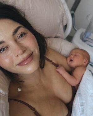 Jenna Dewan Instagram - Six months of Rhi 🤍 I still just stare at you and can’t believe I’m lucky enough to call you mine. The way you seem to make everything better and everyone happier… something tells me you have the healing touch in this life ✨ Also, thank you for saving all your giggles for your siblings, they are obsessed with you ❤️