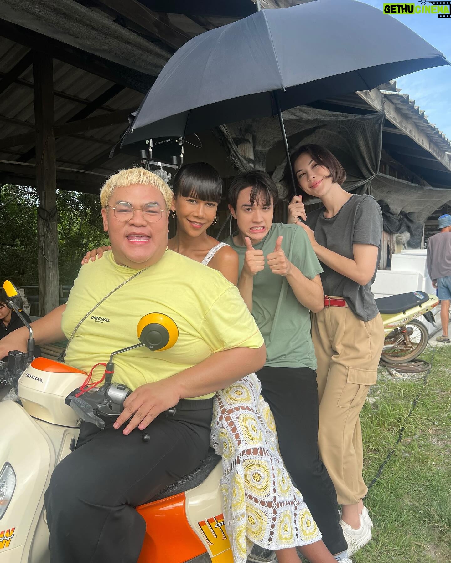 Jennie Panhan - 112.6K Likes - ขอบคุณมากๆ นะ “พี่เลิศ”
ขอบคุณทีมพี่แอนทองมากๆ เลยนะคะที่ตื้อให้เจนนี่มาเล่นละครเรื่องนี้ หยิบยื่นโอกาสที่ดีมากแบบนี้ให้หนู ขอบคุณที่พยายามจัดคิวให้ลงตัวทุกอย่าง และดูแลดีแบบสุดๆ
ขอบคุณพี่นุชชี่และทีมละครทุกคนด้วยค่ะที่ทำให้เจนนี่ออกมาเป็นพี่เลิศแบบที่ทุกคนเห็น พี่เลิศที่ดีงามขนาดนี้ รักแม่นุชชี้คนเก่งระดับโลกของหนู
ขอบคุณที่เปิดกว้างให้นักแสดง lgbtq ได้โชว์ศักยภาพในบทบาทที่หลากหลายมากขึ้น ขอบคุณบทที่ดีแบบนี้ ขอบคุณช่อง 3 ด้วยนะคะ
ขอบคุณเพื่อนๆ พี่ๆ น้องๆ นักแสดงทุกคนด้วยที่รับส่งกันแบบเต็มที่ เล่นกันแบบสุดๆ ทำให้เจนนี่เป็นพี่เลิศ แม่เลิศได้อย่างที่ทุกคนต้องการ ทุกคนเก่งมากจริงๆ ดีใจมากๆ ที่ได้ร่วมแสดงและรู้จักกับทุกคน
และขอบคุณเธอด้วยนะ “เจนนี่” พัฒนาตัวเองขึ้นไปอีกเรื่อยๆ นะ รอให้กำลังใจและชื่นชมเธออยู่ข้างๆ เสมอ เธอเก่งขึ้นมาก 👍🏽♥️
#หวานรักต้องห้าม