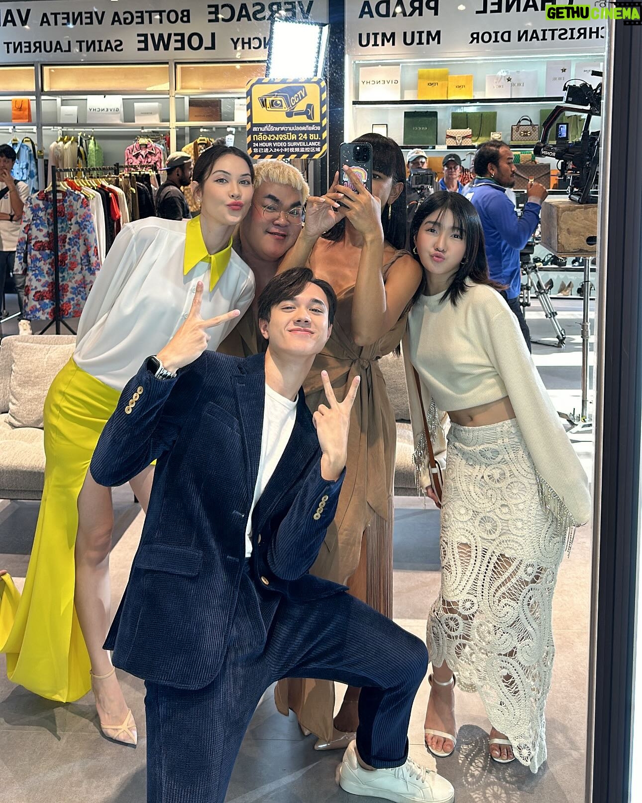Jennie Panhan - 112.6K Likes - ขอบคุณมากๆ นะ “พี่เลิศ”
ขอบคุณทีมพี่แอนทองมากๆ เลยนะคะที่ตื้อให้เจนนี่มาเล่นละครเรื่องนี้ หยิบยื่นโอกาสที่ดีมากแบบนี้ให้หนู ขอบคุณที่พยายามจัดคิวให้ลงตัวทุกอย่าง และดูแลดีแบบสุดๆ
ขอบคุณพี่นุชชี่และทีมละครทุกคนด้วยค่ะที่ทำให้เจนนี่ออกมาเป็นพี่เลิศแบบที่ทุกคนเห็น พี่เลิศที่ดีงามขนาดนี้ รักแม่นุชชี้คนเก่งระดับโลกของหนู
ขอบคุณที่เปิดกว้างให้นักแสดง lgbtq ได้โชว์ศักยภาพในบทบาทที่หลากหลายมากขึ้น ขอบคุณบทที่ดีแบบนี้ ขอบคุณช่อง 3 ด้วยนะคะ
ขอบคุณเพื่อนๆ พี่ๆ น้องๆ นักแสดงทุกคนด้วยที่รับส่งกันแบบเต็มที่ เล่นกันแบบสุดๆ ทำให้เจนนี่เป็นพี่เลิศ แม่เลิศได้อย่างที่ทุกคนต้องการ ทุกคนเก่งมากจริงๆ ดีใจมากๆ ที่ได้ร่วมแสดงและรู้จักกับทุกคน
และขอบคุณเธอด้วยนะ “เจนนี่” พัฒนาตัวเองขึ้นไปอีกเรื่อยๆ นะ รอให้กำลังใจและชื่นชมเธออยู่ข้างๆ เสมอ เธอเก่งขึ้นมาก 👍🏽♥️
#หวานรักต้องห้าม
