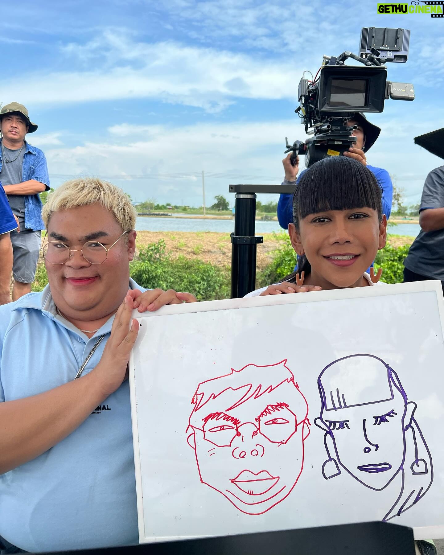 Jennie Panhan - 112.6K Likes - ขอบคุณมากๆ นะ “พี่เลิศ”
ขอบคุณทีมพี่แอนทองมากๆ เลยนะคะที่ตื้อให้เจนนี่มาเล่นละครเรื่องนี้ หยิบยื่นโอกาสที่ดีมากแบบนี้ให้หนู ขอบคุณที่พยายามจัดคิวให้ลงตัวทุกอย่าง และดูแลดีแบบสุดๆ
ขอบคุณพี่นุชชี่และทีมละครทุกคนด้วยค่ะที่ทำให้เจนนี่ออกมาเป็นพี่เลิศแบบที่ทุกคนเห็น พี่เลิศที่ดีงามขนาดนี้ รักแม่นุชชี้คนเก่งระดับโลกของหนู
ขอบคุณที่เปิดกว้างให้นักแสดง lgbtq ได้โชว์ศักยภาพในบทบาทที่หลากหลายมากขึ้น ขอบคุณบทที่ดีแบบนี้ ขอบคุณช่อง 3 ด้วยนะคะ
ขอบคุณเพื่อนๆ พี่ๆ น้องๆ นักแสดงทุกคนด้วยที่รับส่งกันแบบเต็มที่ เล่นกันแบบสุดๆ ทำให้เจนนี่เป็นพี่เลิศ แม่เลิศได้อย่างที่ทุกคนต้องการ ทุกคนเก่งมากจริงๆ ดีใจมากๆ ที่ได้ร่วมแสดงและรู้จักกับทุกคน
และขอบคุณเธอด้วยนะ “เจนนี่” พัฒนาตัวเองขึ้นไปอีกเรื่อยๆ นะ รอให้กำลังใจและชื่นชมเธออยู่ข้างๆ เสมอ เธอเก่งขึ้นมาก 👍🏽♥️
#หวานรักต้องห้าม