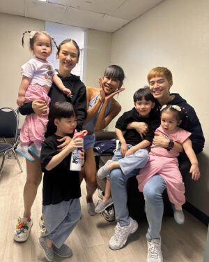 Jennie Panhan Instagram - เคยปักนามสกุลพี่เค้าบนชุดนักเรียน ขี่รถเครื่องตามรถตู้ ไปดูคอนทุกครั้งที่มาหาดใหญ่ สะสมรูป กล่องเหล็ก โปสเตอร์ เอเวอร์รี่ติง สมัครสมาชิก RS Star Club ใครจะไปคิดว่าวันนึงจะได้ขึ้นมายืนอยู่บนเวทีข้างๆ พี่ๆ เค้า เป็นแขกรับเชิญให้พี่แดนพี่บีม แกกกกกกกกกกกกกกฉันจะร้องไห้ ซ่าสั่นๆ ของจริง ขอบคุณพี่ๆ และทีมงานทุกคนที่ให้เกียรติแฟนคลับคนนี้ด้วยนะคะ ขอบคุณมากๆ เลยค่ะ 🙏🏾😭🥰 #DANBEAM#DREAM2BE