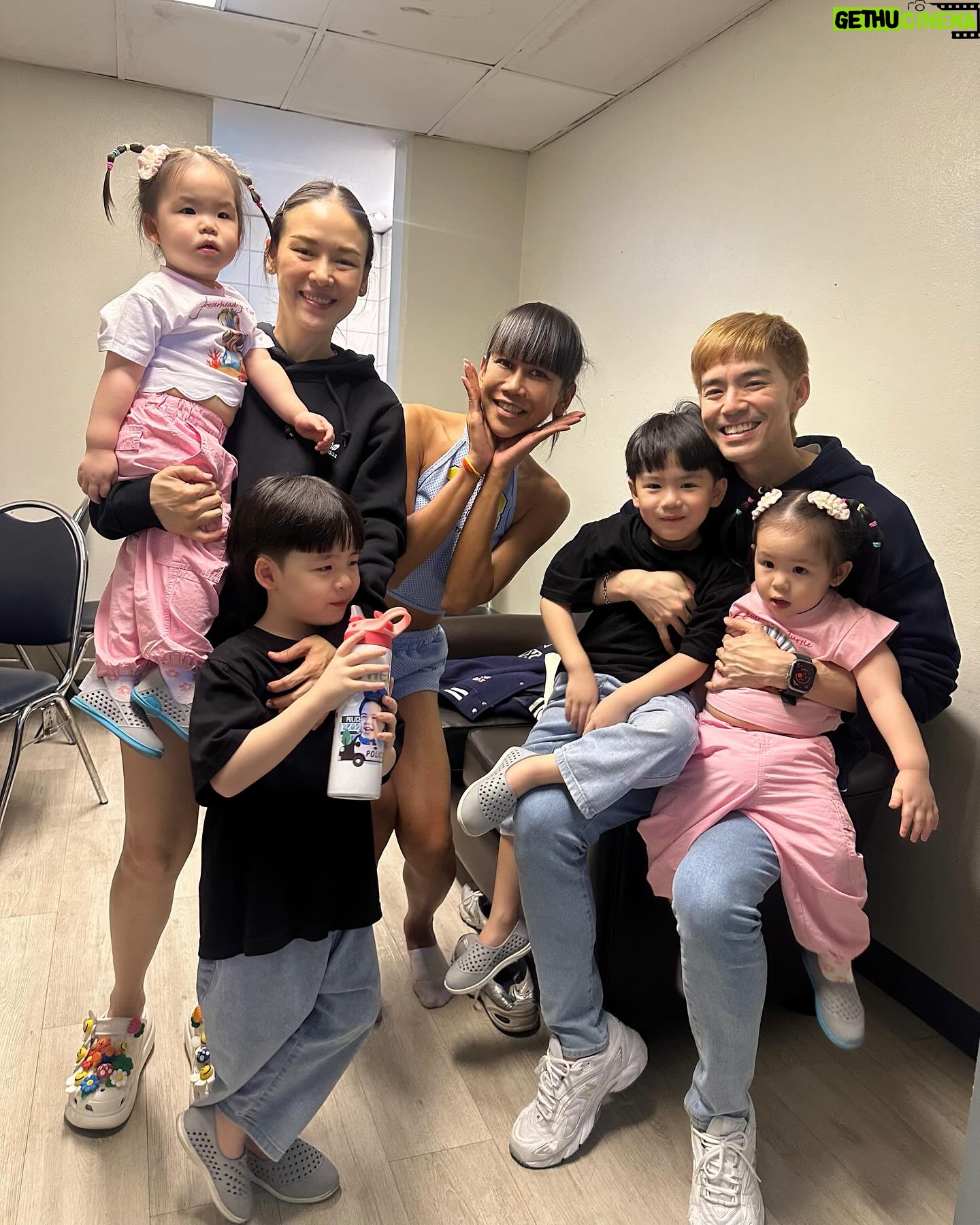 Jennie Panhan - 110.6K Likes - เคยปักนามสกุลพี่เค้าบนชุดนักเรียน ขี่รถเครื่องตามรถตู้ ไปดูคอนทุกครั้งที่มาหาดใหญ่ สะสมรูป กล่องเหล็ก โปสเตอร์ เอเวอร์รี่ติง สมัครสมาชิก RS Star Club ใครจะไปคิดว่าวันนึงจะได้ขึ้นมายืนอยู่บนเวทีข้างๆ พี่ๆ เค้า เป็นแขกรับเชิญให้พี่แดนพี่บีม แกกกกกกกกกกกกกกฉันจะร้องไห้ ซ่าสั่นๆ ของจริง ขอบคุณพี่ๆ และทีมงานทุกคนที่ให้เกียรติแฟนคลับคนนี้ด้วยนะคะ ขอบคุณมากๆ เลยค่ะ 🙏🏾😭🥰 #DANBEAM#DREAM2BE