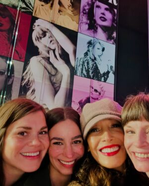 Jennifer Beals Instagram - The rumors are all true. Even from Inez. 
The genuine joy @taylorswift ♐️ creates goes out in wave after wave into the audience. Her artistry, humanity and sheer stamina are on full display. WHAT AN AMAZING EXPERIENCE!This hermit is so #grateful. #erastour ✨✨
 1-2 Me and my sweet posse
3. The friendship bracelet tradition is just delicious
4. When your worlds collide. #elphaba does #folklore
5. I mean…
6. Full in it
7. I mean…
8. Happy, happy campers 
9. It wouldn’t be a #VanCity concert in December if you weren’t walking back in the rain. ☺️